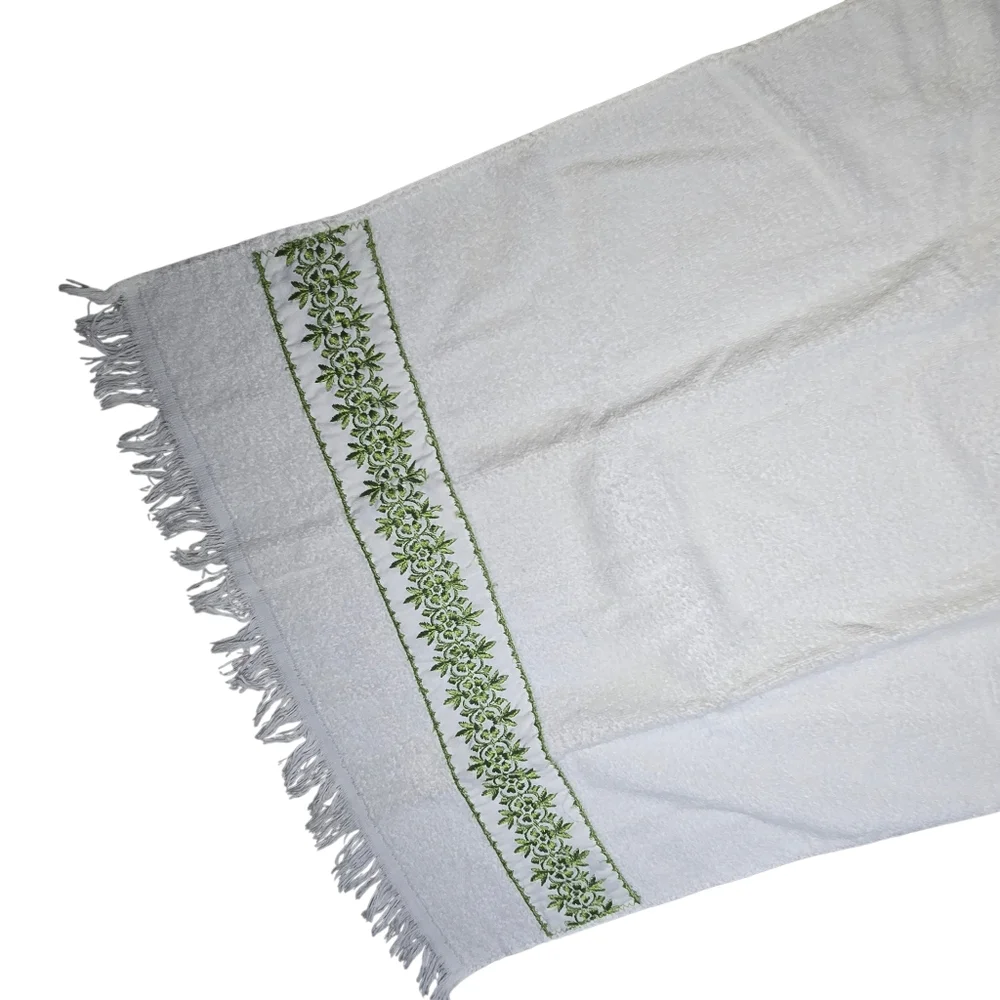 Vintage Royal Family By Cannon Mid Century Green Embroidery Bath/Hand Towel Set
